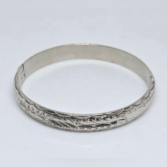 Jewelry - Vintage Silver Tone Etched Bangle Bracelet Floral Scroll Design